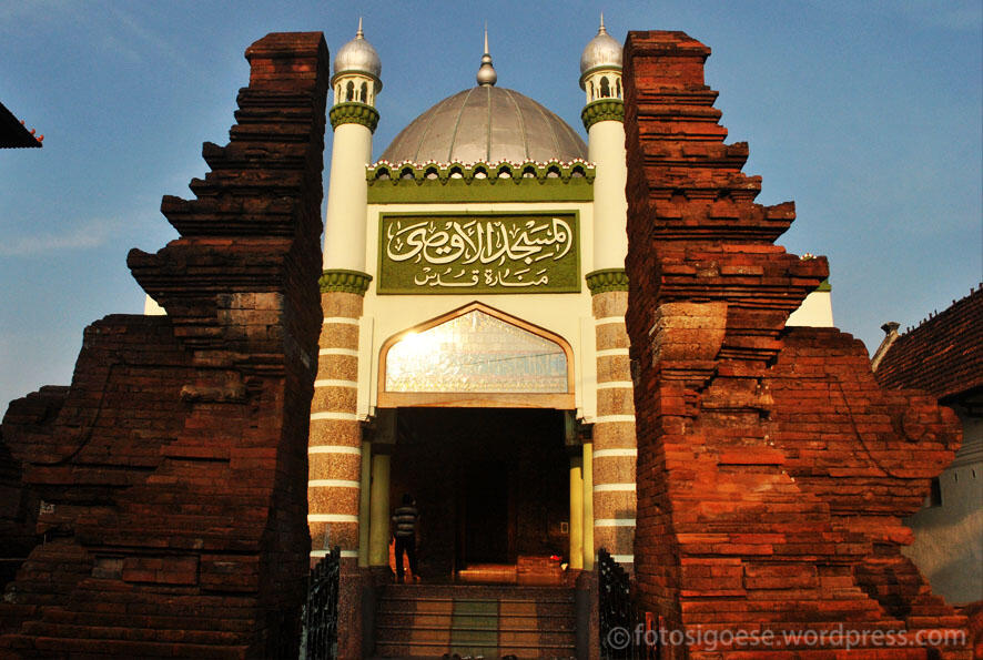 Wah, Ada Tiruan Menara Masjid Kudus di Malaysia