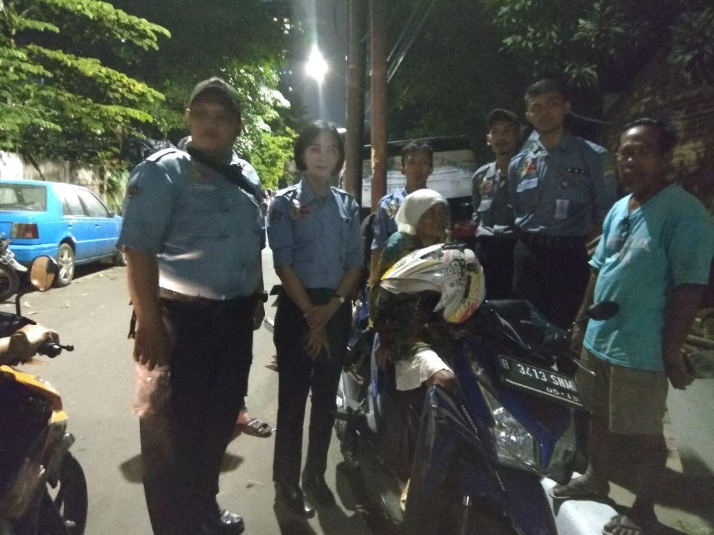 Lupa Anaknya Kena Gusuran, Nenek Mintarsih Terlantar di Ibukota