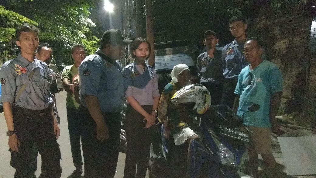 Lupa Anaknya Kena Gusuran, Nenek Mintarsih Terlantar di Ibukota