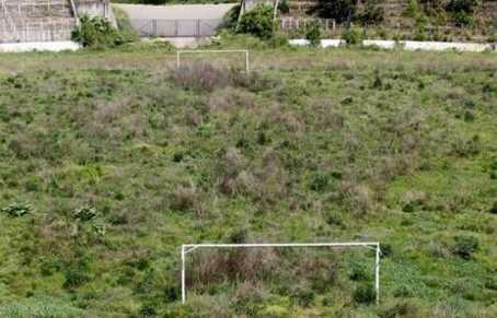 6 Pemandangan Stadion Terburuk di Dunia, Malah Mirip Sawah