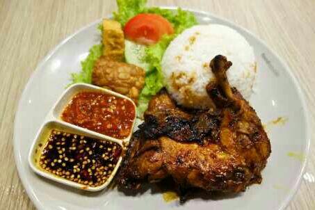 Makan Siang Dengan Menu Yang Maknyus... Why Not !!!