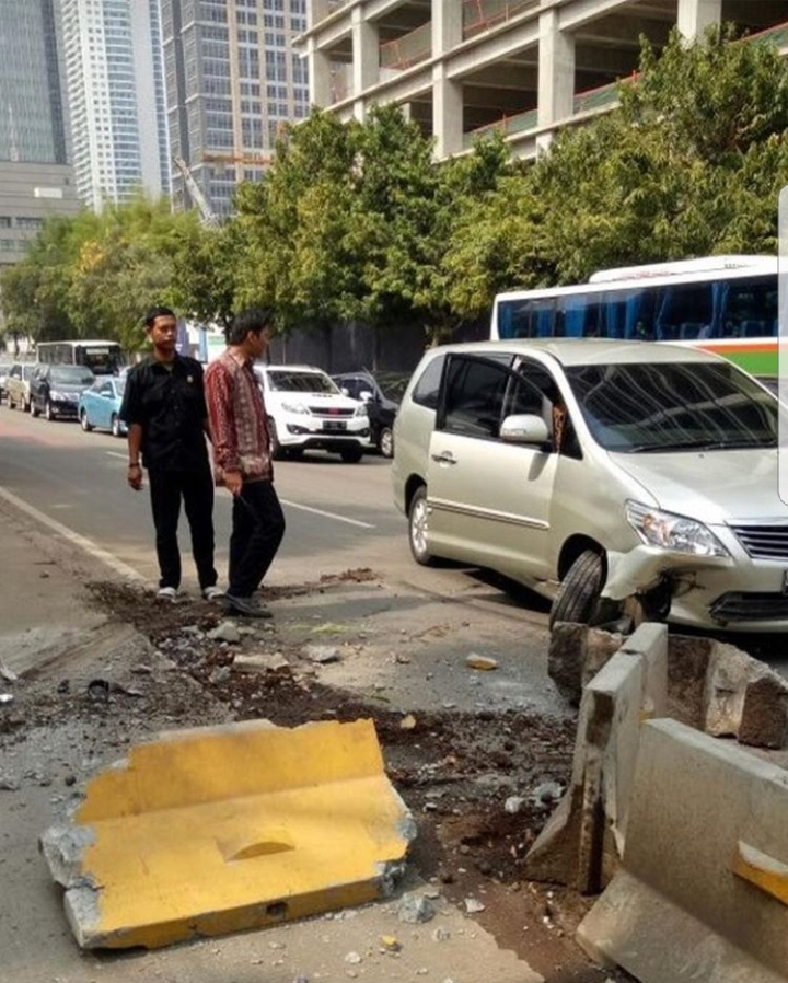 Korban Pembatas Jalan Jakarta 2017