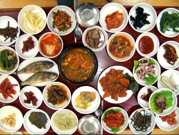 Ini Dia Jenis-Jenis Banchan Yang Bikin Penuh Meja Makan Orang Korea