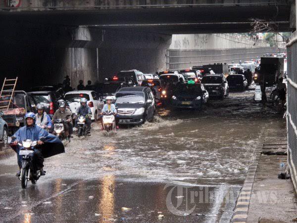 Perbedaan Underpass Indonesia Dan Belanda Di Musim Hujan.