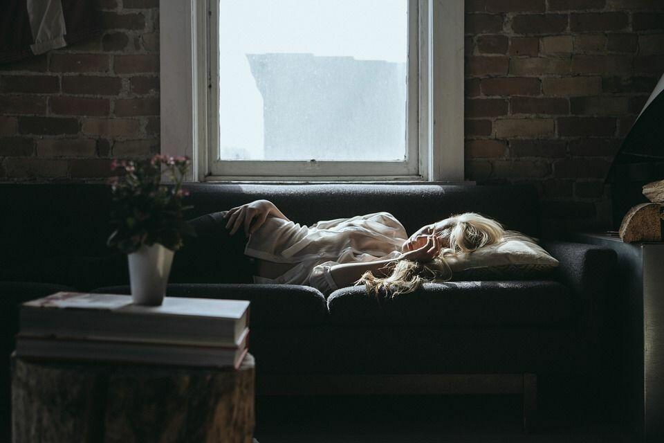 Besok Kuliah Tapi Elo Masih Capek, Padahal Tidur Udah Cukup