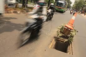 Sentuhan seni pada tutup lubang gorong-gorong 