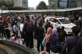 Selasar Gedung Bursa Efek Indonesia Roboh