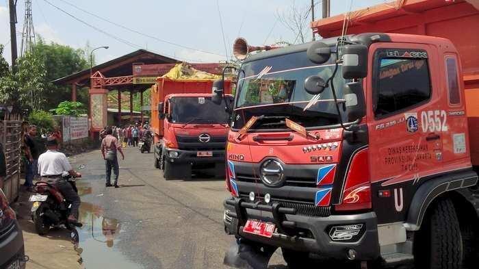 Truk Sampah DKI Diserang Dua Pria di Bekasi
