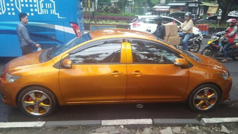 Mobil Bermuka Dua Ditilang Habis Pulang dari Bengkel