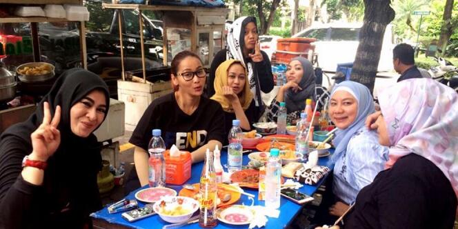 4 Unggahan Inul Daratista, Bukti Tajir Nggak Melulu Mewah!