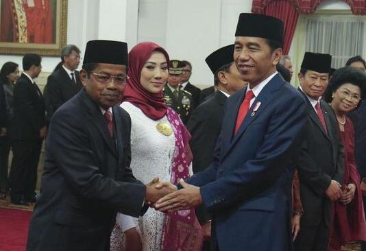 Intip 4 Foto Cantiknya Ridho Ekasari Istri Menteri Sosial Idrus Marham