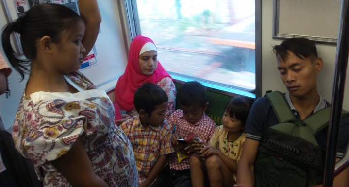Viral Cerita Wanita Dapat Makian SARA karena Kursi Prioritas KRL