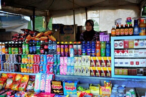 Alasan kenapa display rokok selalu di taruh di etalase depan / dekat kasir ??