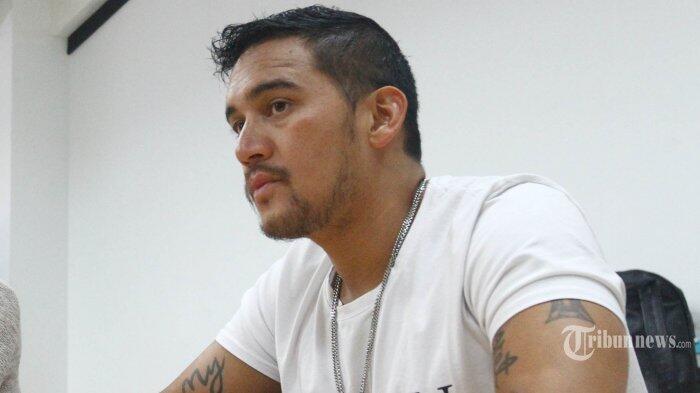 Gila Belanja Sneakers, Sekali Berburu Bisa Angkut 8 Pasang