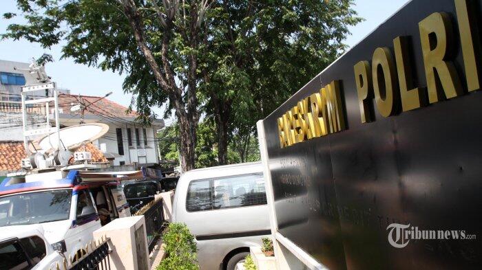 Alumni 212 Kawal Pemeriksaan Ustadz Zulkifli Muhammad