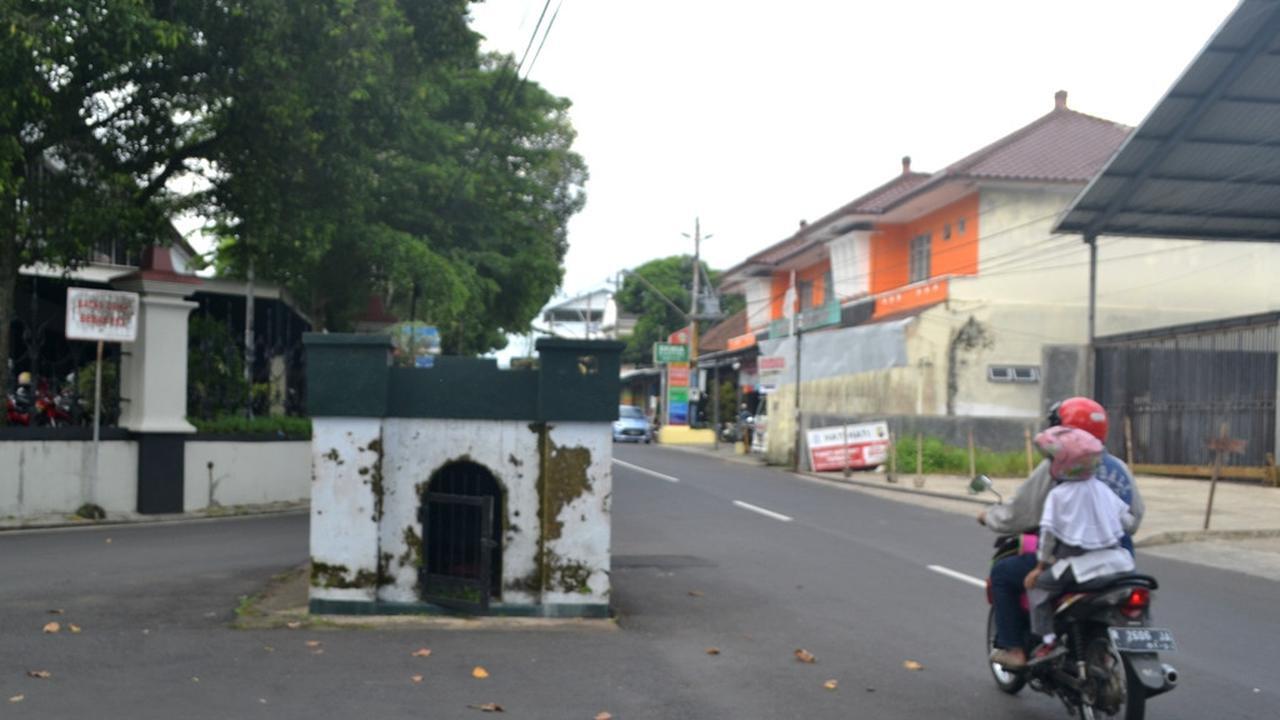 Kisah Makam Tua di Tengah Jalan Purwokerto yang Tak Bisa Dipindah