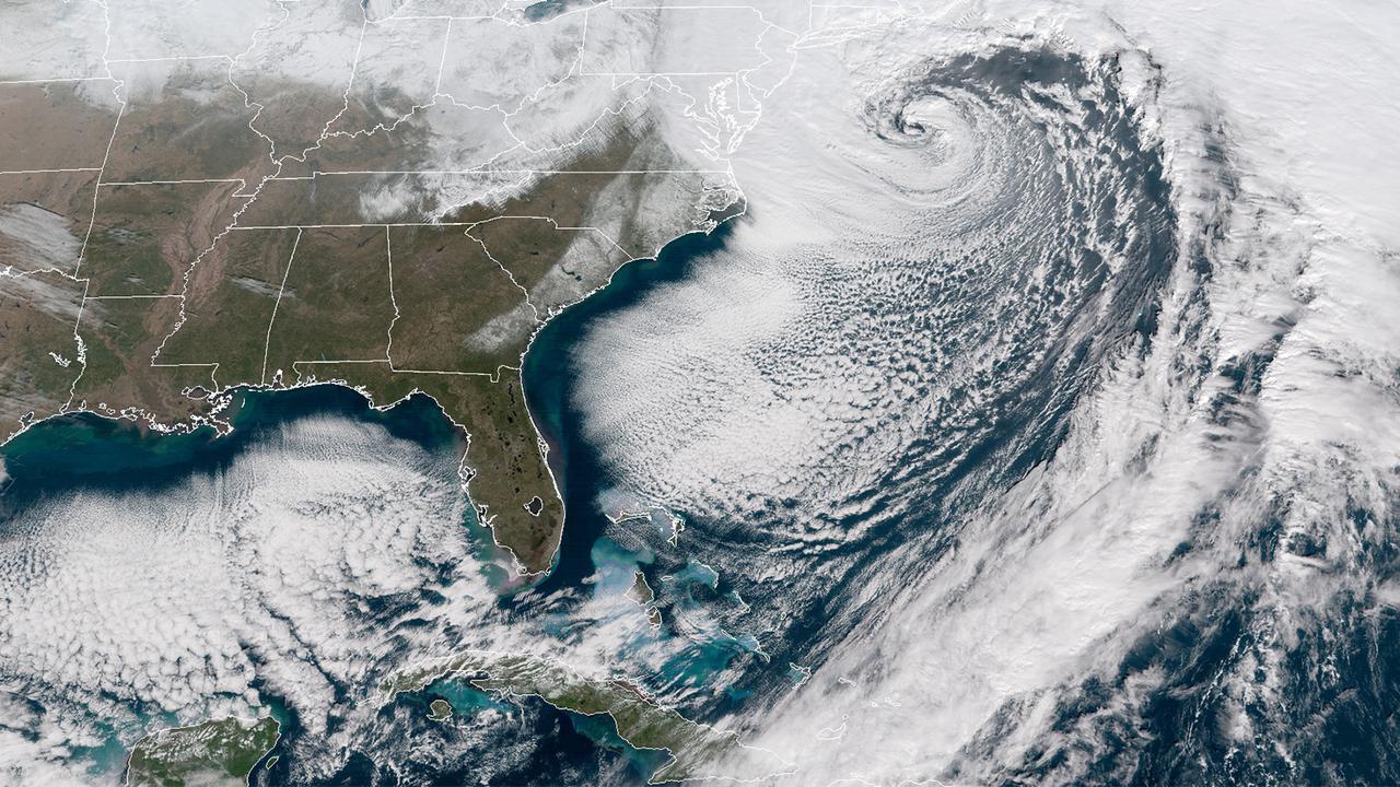 Ini Citra Satelit Ciamik yang Tangkap Badai Bom Siklon di Amerika