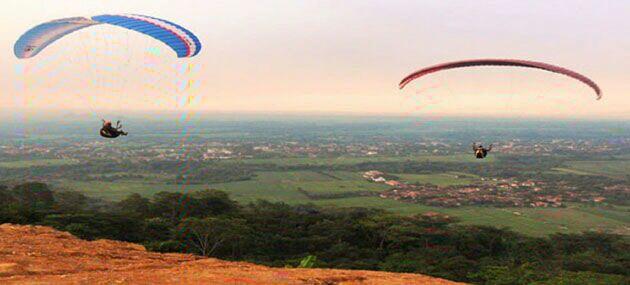 Wisata Paralayang Majalengka – Rute, Lokasi, & Tarif