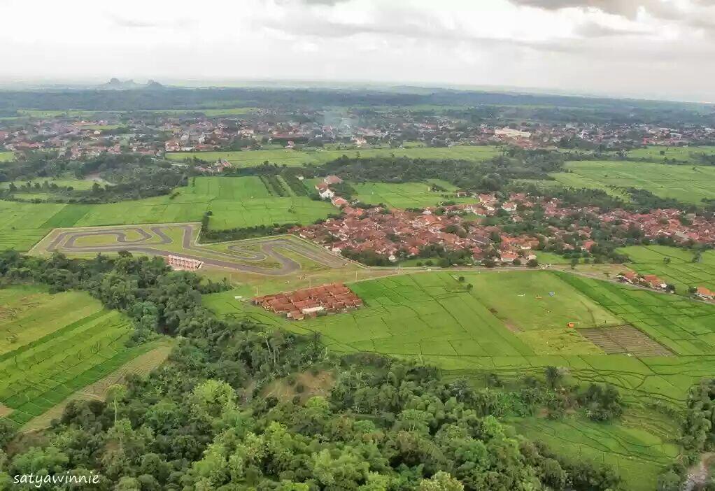Wisata Paralayang Majalengka – Rute, Lokasi, & Tarif