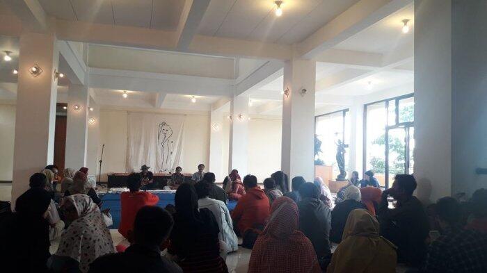 Penyair dan Sastrawan Jawa Barat Tolak Puisi Esai Denny JA