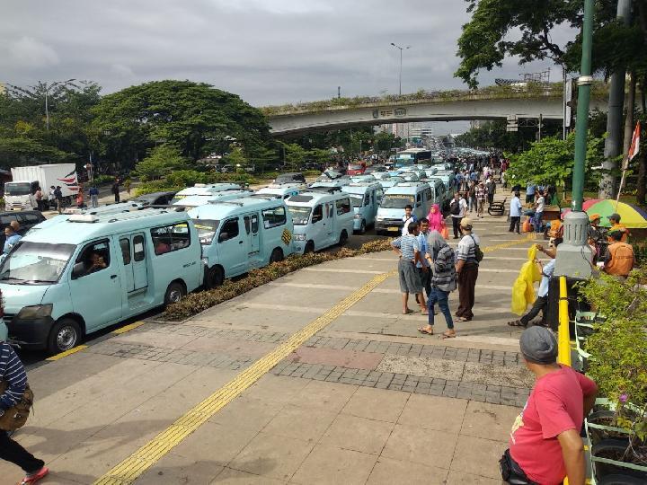 Hari ini, Anies Baswedan Didemo Sopir Angkot Tanah Abang