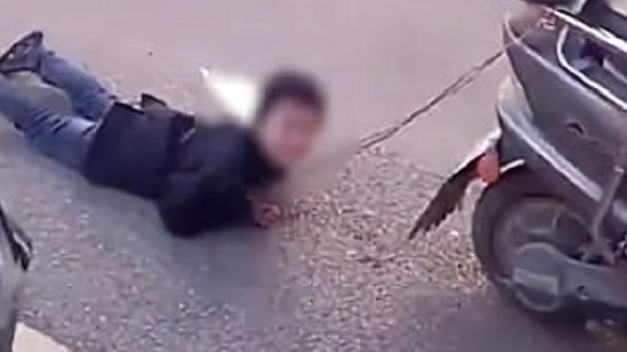 Tega, Ibu Seret Anak dengan Motor karena Curi Uang