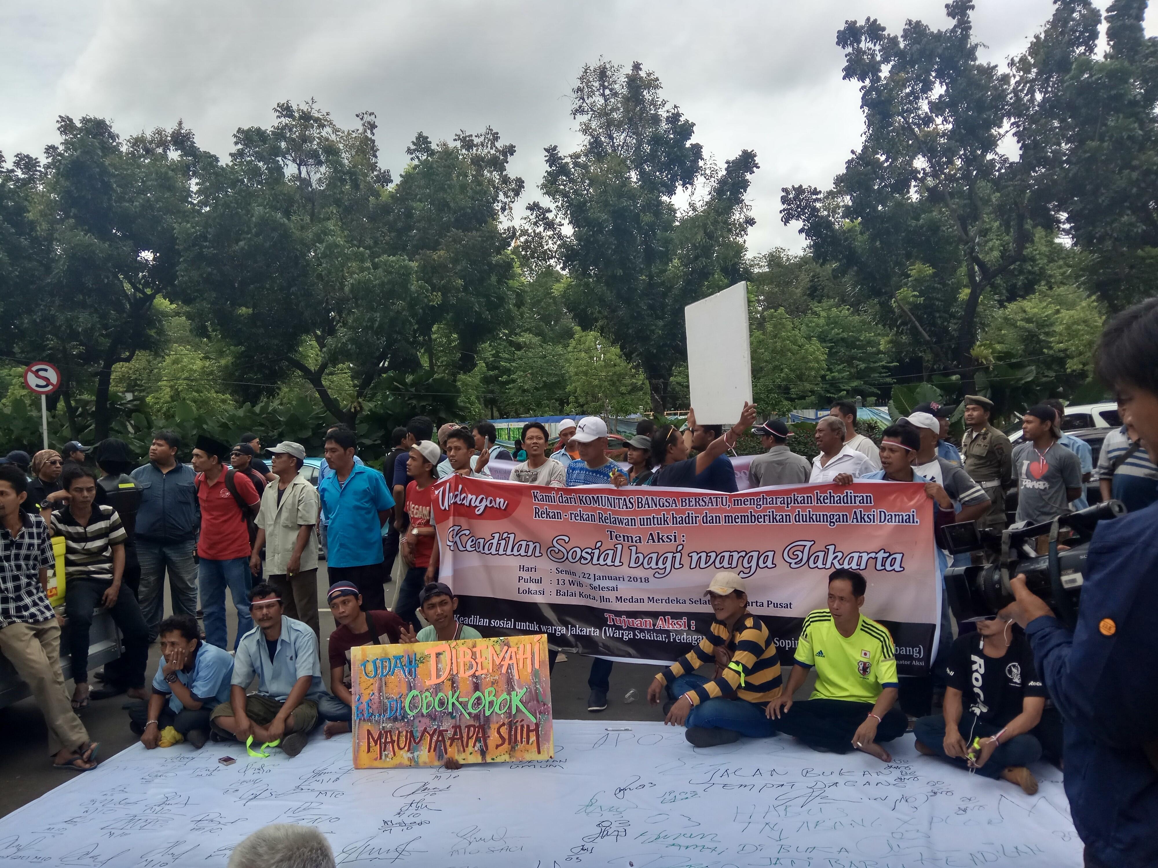 Sopir Angkot Pertanyakan Keberpihakan Anies