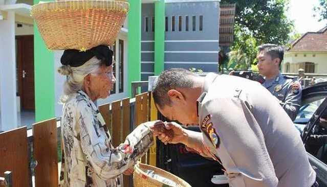 &#91;GATSUONE INFO&#93; Tipe-tipe Orang Indonesia Ketika Bersalaman