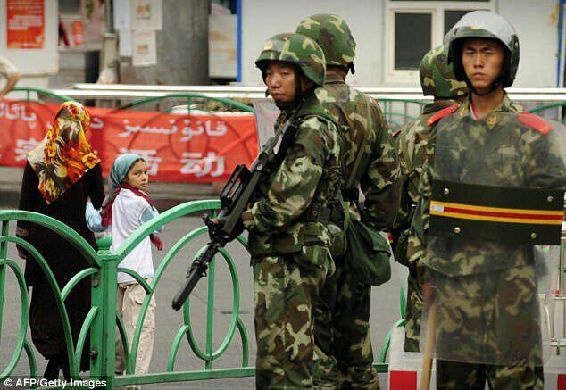 Muslim Uyghur: Korban Pembersihan Etnis Terbesar di Dunia.


