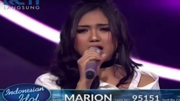 Penampilan Marion Jola Dalam Balutan Busana Monokrom di Panggung Indonesian Idol