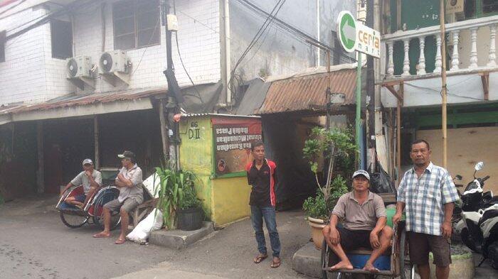 Para Tukang Becak Mulai Masuk Ibu Kota Dan Padati Kolong Flyover Bandengan