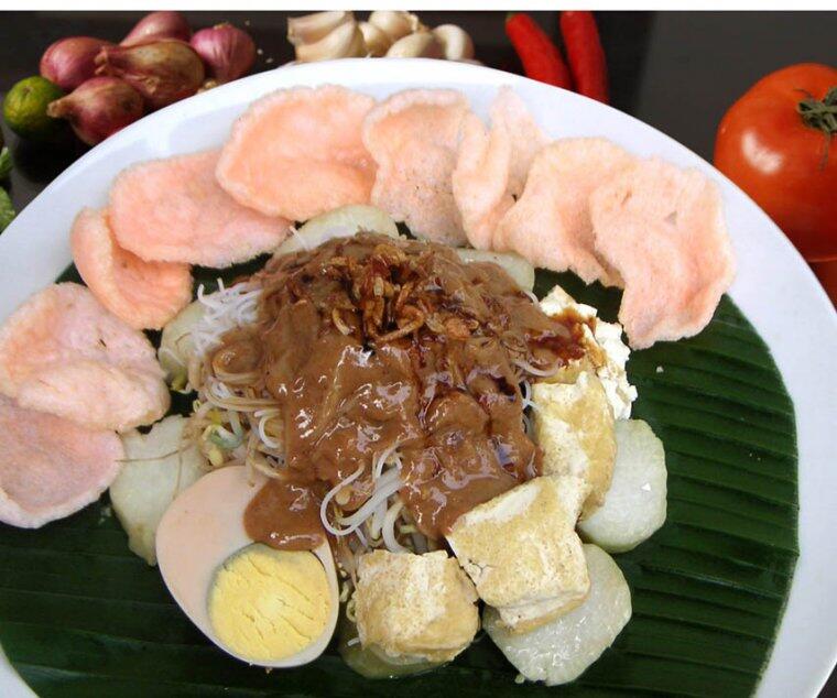 Harus Tau ! Ini nih, Makanan yang &quot;Harus&quot; Dimakan Dengan Kerupuk