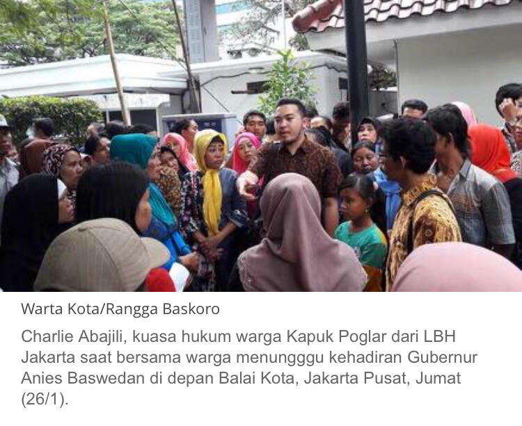 Pintu Balai Kota Ditutup Rapat, Warga Kapuk Poglar Kecewa Tak Ditemui Anies