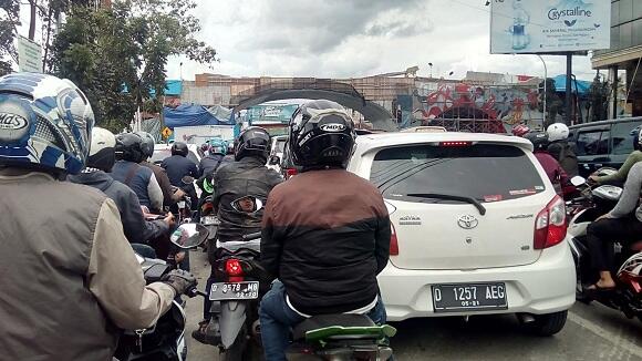 Bahaya Kemacetan dan Berlama-lama di Kendaraan Merusak Sperma