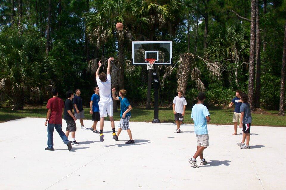 Ratakan Perut dengan Olahraga Basket Yuk!