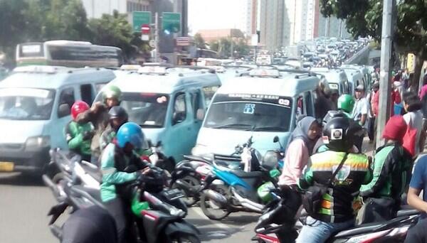 Keluhannya Dicuekin Anies, Sopir Mikrolet Tanah Abang Kembali Demo
