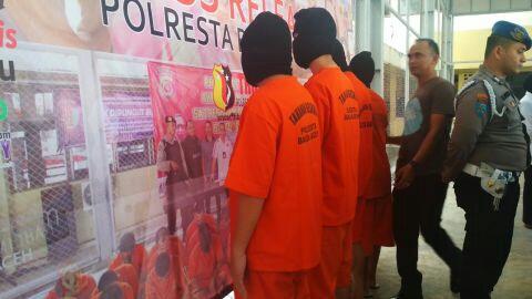 Polisi di Banda Aceh Tangkap Pengoplos Liquid untuk Vape