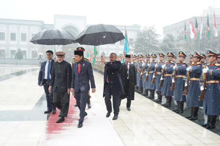 Jokowi Terima Penghargaan ‘Medal of Ghazi Amanullah' di Afghanistan