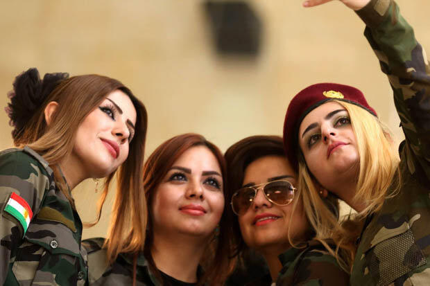 Melihat Kemeriahan Prajurit Cantik Suku Kurdi Saat Rayakan Kelulusan Akademi Militer