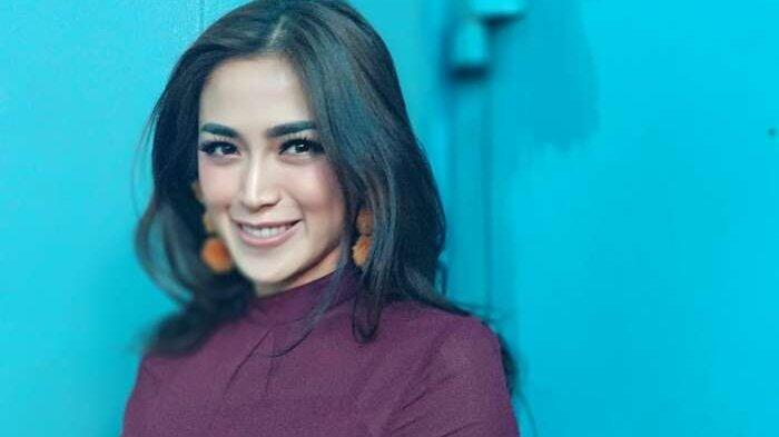 Jessica Iskandar Tabrak Mobil Lain Karena Bengong Saat Mengemudi