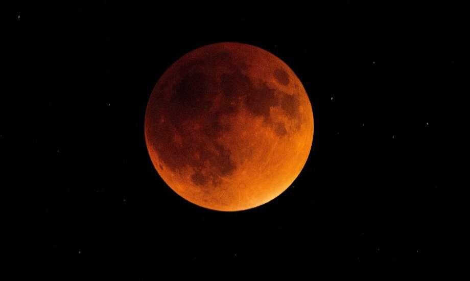 Fenomena Bulan, dari yang super hingga ke merah.