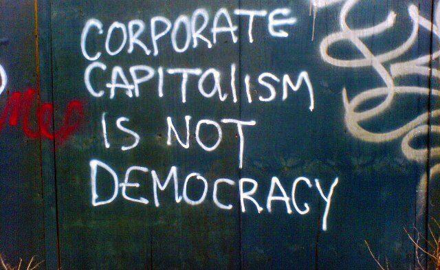 Menggugat Demokrasi Oligarki