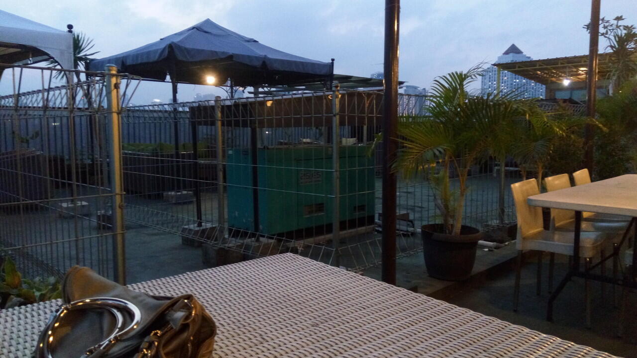 Kerjasama bikin Cafe Rooftop (Sky Dining)