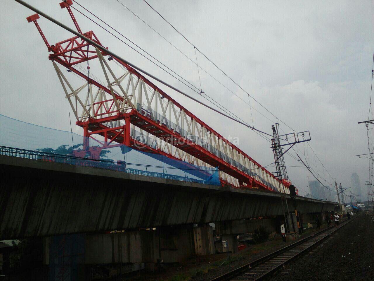 Crane proyek double-double track kereta jatuh, 4 orang tewas