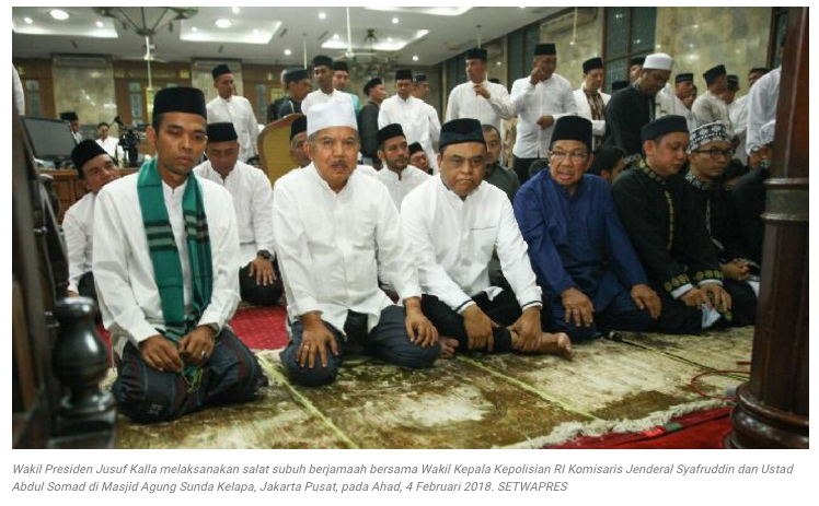 Jusuf Kalla Salat Subuh Bareng Ustad Abdul Somad