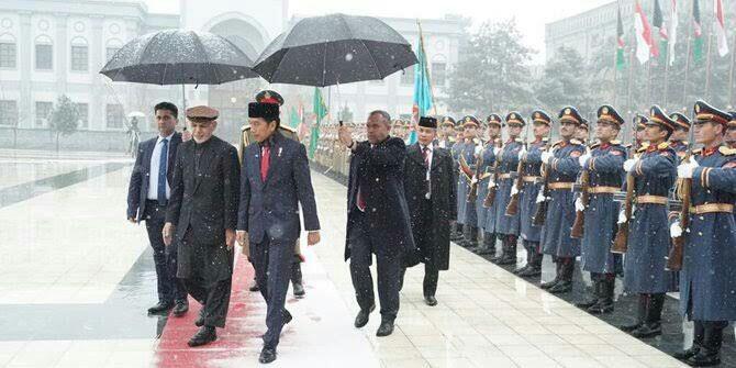 Benarkah Solat Jamaah Di Afghanistan Yang Di Imami Jokowi Tak Sah Dan Di Ulang?