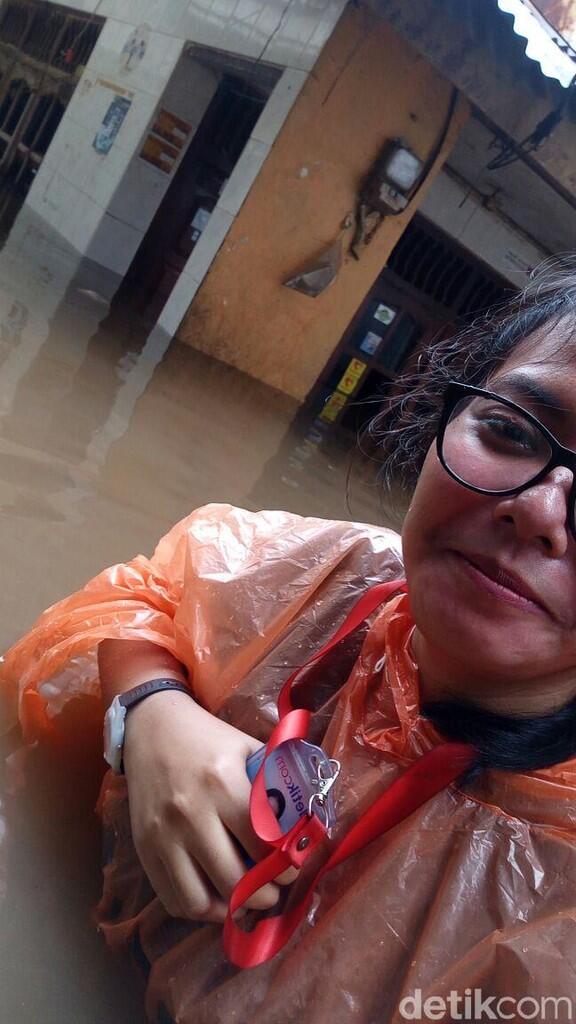 Permukiman Terendam 125 Cm, Begini Kondisi Banjir di Kampung Melayu