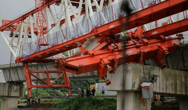 Pengerjaan LRT berjatuhan, Amankah Digunakan Saat Beroperasi Nanti? 