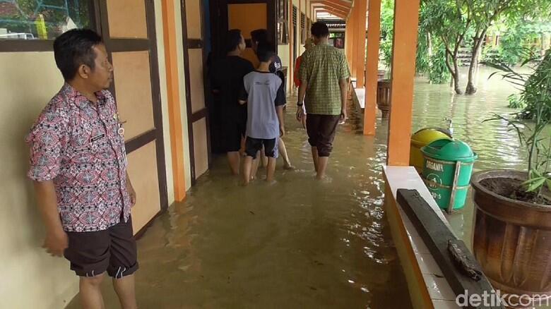 Katulampa Siaga I, Warga Bidara Cina dan Kp Melayu Waspada Banjir