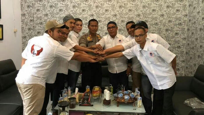 Heboh! Polisi &quot;Menyulap&quot; Waria Ini menjadi Macho